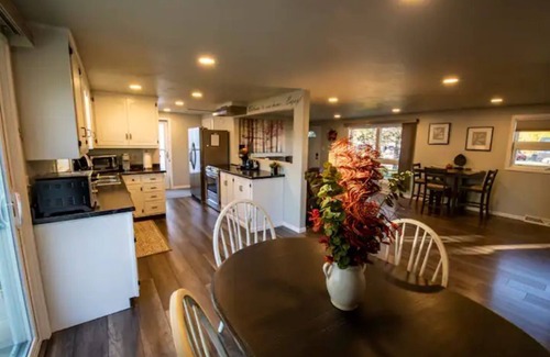 Green Bay House | Inviting Home with Indoor Fireplace & Family-Friendly Amenities