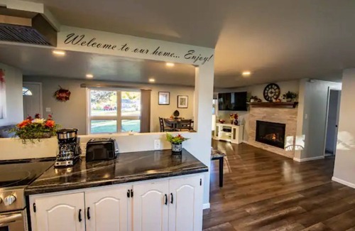 Green Bay House | Inviting Home with Indoor Fireplace & Family-Friendly Amenities