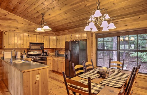 Hidden Lake Cabin | Welcoming Cherry Log Cabin with Hot Tub & Spa Retreat