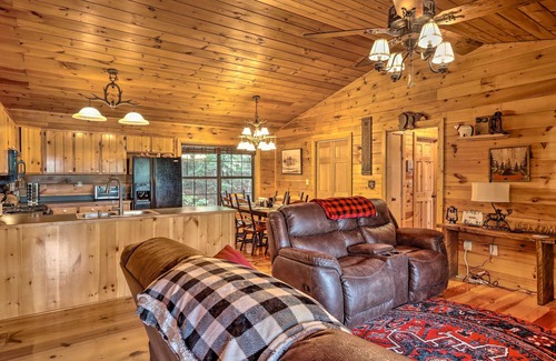 Hidden Lake Cabin | Welcoming Cherry Log Cabin with Hot Tub & Spa Retreat