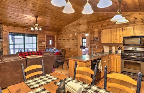 Hidden Lake Cabin | Welcoming Cherry Log Cabin with Hot Tub & Spa Retreat
