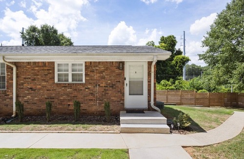 East Point Cottage | Inviting Retreat in South Atlanta with Hi-Speed WiFi