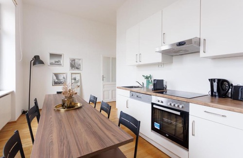 Wahring Apartment | Cozy City Center Apartment