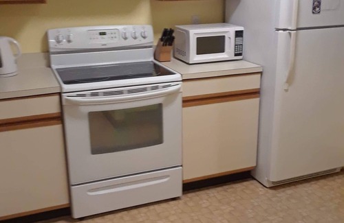 Center Conway Condo | Charming 2nd Floor Condo in Conway with Pool & Breakfast