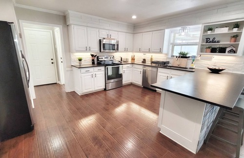 Tyler House | Inviting 4BR/2BA Retreat in South Tyler with Pool & Breakfast