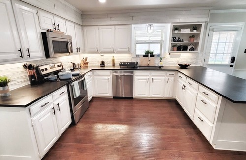 Tyler House | Inviting 4BR/2BA Retreat in South Tyler with Pool & Breakfast