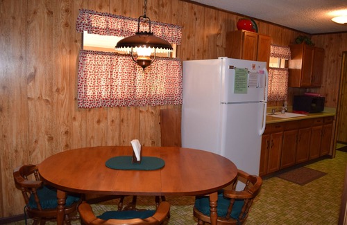 Strawberry House | Comfortable House in the Pines with Breakfast Included