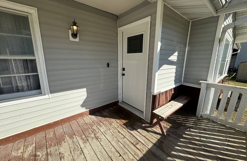 Kirksville House | Cozy Retreat Near High School - Pet & Child Friendly Stay