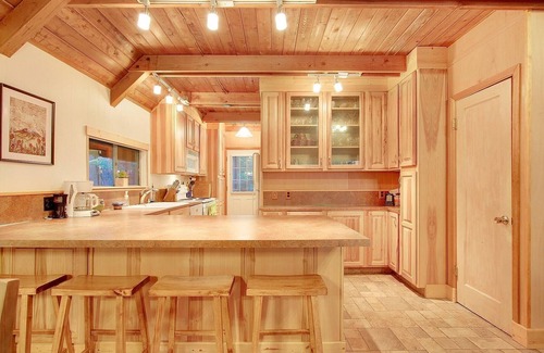 Packwood House | Charming Cabin with Hot Tub & Fireplace Near Mt Rainier