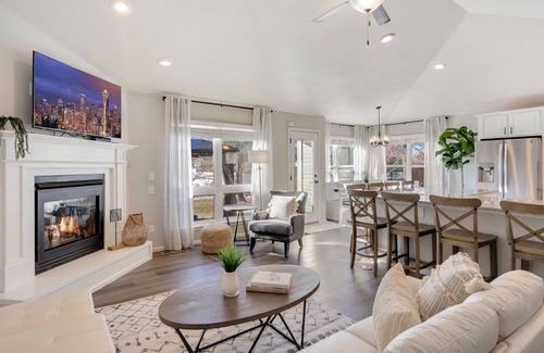 Mead House | Cozy CO Escape | Hot Tub, Pool Table, Sleeps 13