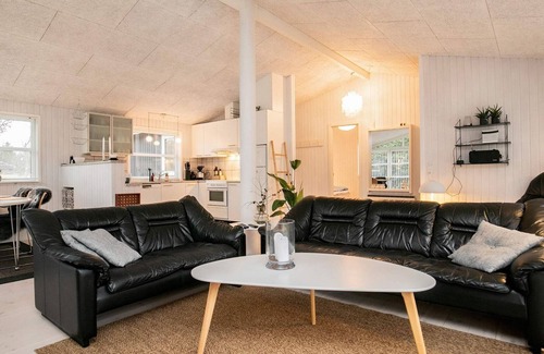 Blokhus House | Spacious 6-Person Holiday Home in Blokhus - Pet Friendly!