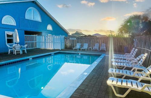 St. George Island Apartment | Cozy Coastal Retreat with Pool & Pet-Friendly Amenities