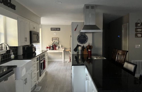 Rover House | Charming Coffee House Retreat for Families and Pets