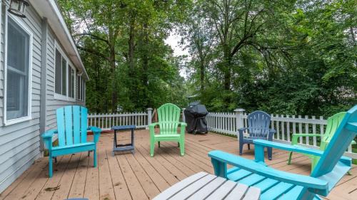 Malletts Bay House | Inviting Colchester Cabin Steps from Scenic Lake