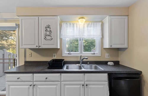 Chili Center House | Charming Colonial Retreat in Chili – Ideal for Families