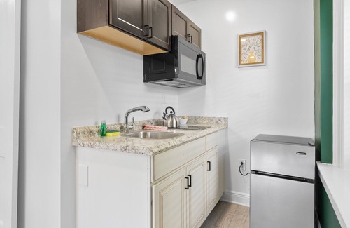 Wynnefield Apartment | Pet-Friendly Stay at Leb 2B - Breakfast Included, Great Score!