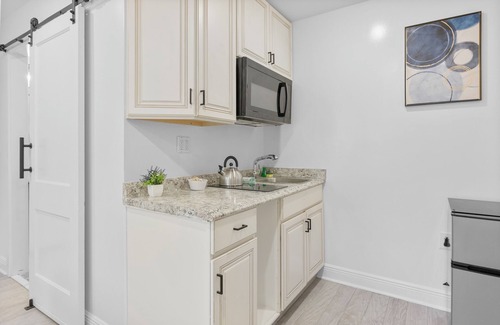 Wynnefield Apartment | Pet-Friendly Stay at Leb 2B - Breakfast Included, Great Score!