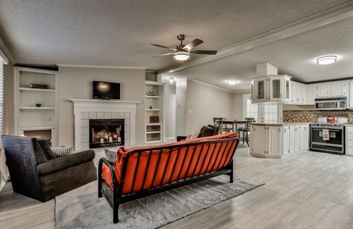 Granbury House | Charming Granbury Home: Steps from Lake & Historic Square