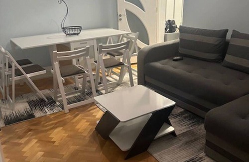 Cugir Apartment | Cozy Comforts aprt in Cugir