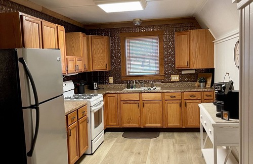 Farmers Cabin | Inviting Cabin Near Cave Run Lake with Scenic Views