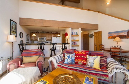 Frisco House | Inviting Retreat with Lake Views and Spa Amenities