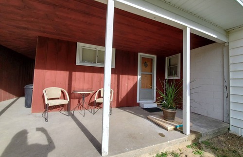 Crainville House | Serene Country Home: Eclipse Views Near Lakes & Highways