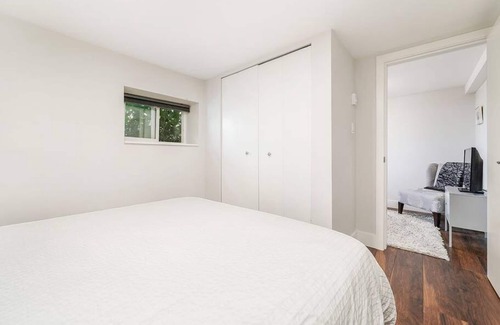 Hastings House | Comfortable Suite on Commercial Drive for Family Getaways