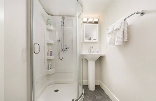 Hastings House | Comfortable Suite on Commercial Drive for Family Getaways