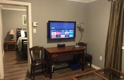 Fairview Apartment | Charming 1BD Apartment with Kitchen & Breakfast Included