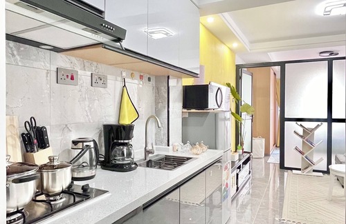 Kileleshwa House | Cozy, complete touch of African Beauty décor! catch great Sunrise & Sunset Views