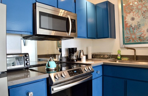 Paradise Condo | Cozy Condo 5 minutes from strip, airport, and UNLV