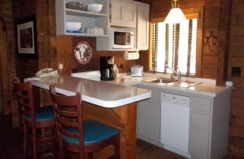 Kohls Ranch Resort | Inviting Condo at Mogollon Rim with Pool & Fireplace