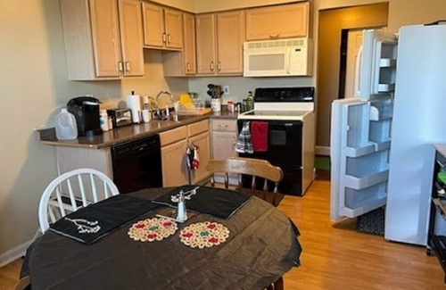 Keansburg Condo | Inviting Condo at Raritan Bay, Steps from NYC Bus Stop