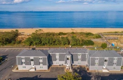 Keansburg Condo | Inviting Condo at Raritan Bay, Steps from NYC Bus Stop