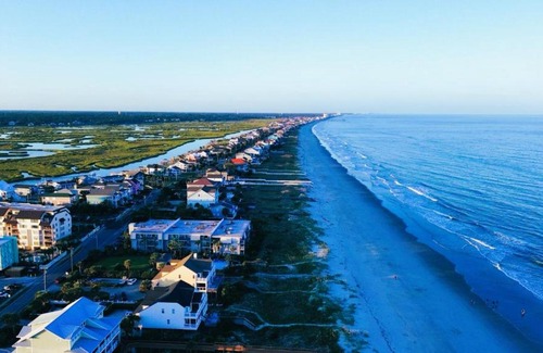 Gulf Stream Estates Apartment | Inviting Condo with Beach Access, Pool, and Dockside Views