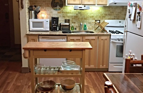 Truckee Apartment | Pet-Friendly Condo Near Village in Serene Forest Retreat