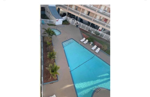 North Beach Condo | Cozy condo in beautiful Corpus Christi with AC, WiFi