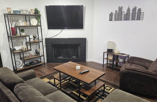 Northeast Dallas Condo | Top-Rated Condo near White Rock Lake, Pet Friendly & Pool
