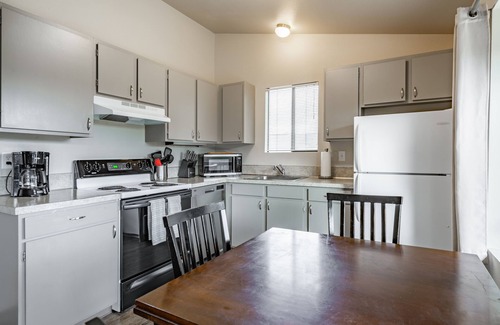 Birch Bay Condo | Inviting Condo with Pool and Spa for Relaxing Getaways