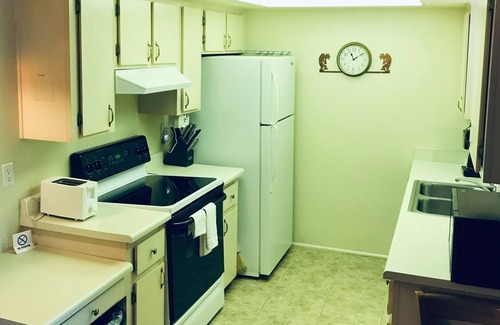 Chandler Condo | Charming Condo with Balcony in Gated Community - 9.4/10