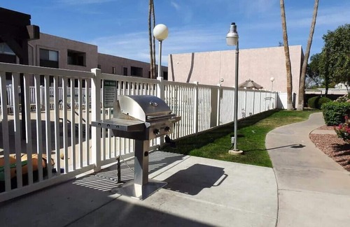 Chandler Condo | Charming Condo with Balcony in Gated Community - 9.4/10