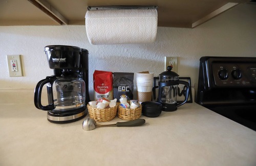Mammoth Lakes Condo | Cozy condo in Mammoth: Ideal escape, walking distance to The Village & Skiing.