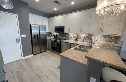 Hillcrest Condo | Exceptional Condo with Ocean View in Hillcrest