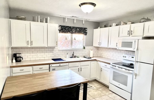 Salt Lake City Condo | Trendy Condo Steps from Ski Resorts & Downtown Salt Lake