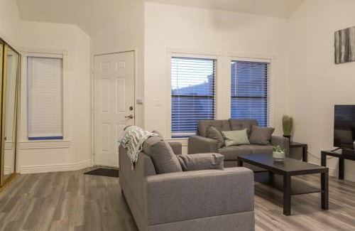 Mesa House | Inviting Condo Near MCC with Pool & BBQ Area Awaiting You