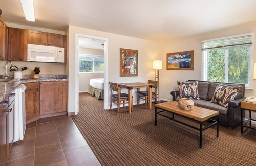 Estes Park Resort | Inviting Condo by Rocky Mountain National Park with Pool & WiFi