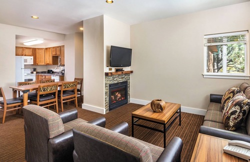 Estes Park Resort | Inviting Condo by Rocky Mountain National Park with Pool & WiFi