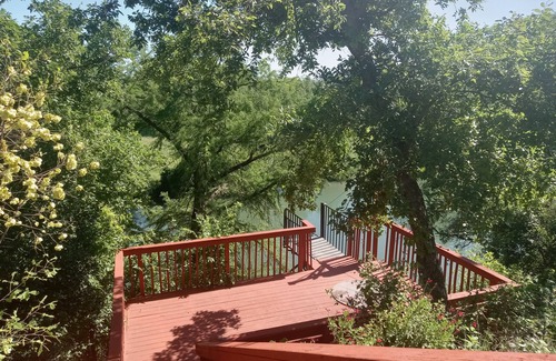 New Braunfels Condo | Cozy condo on quiet stretch of river near all the fun in New Braunfels, Texas