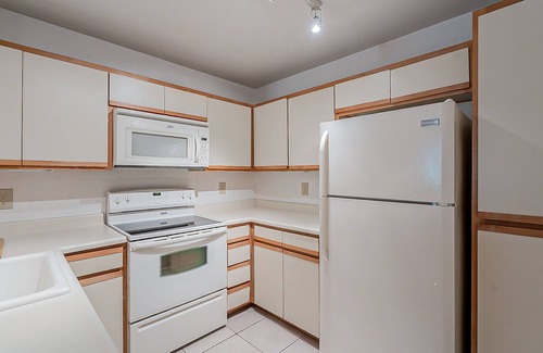 Tucson Condo | Pet-Friendly Condo with New Furniture and Amazing Amenities