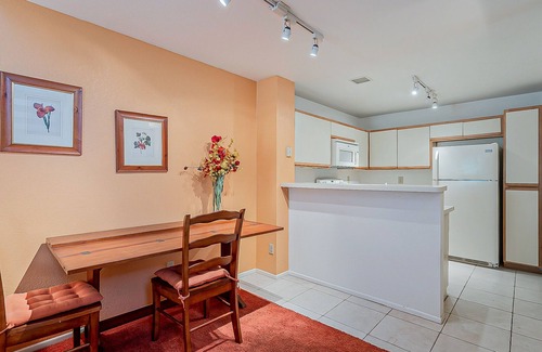 Tucson Condo | Pet-Friendly Condo with New Furniture and Amazing Amenities